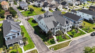 Welcome to luxury living in Waterway Palms Plantation, one of - photo 43