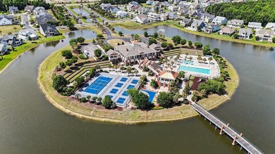 Welcome to luxury living in Waterway Palms Plantation, one of - photo 48