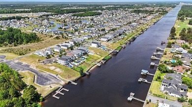 Welcome to luxury living in Waterway Palms Plantation, one of - photo 53