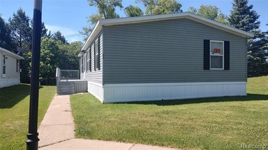Beautiful 3 bedroom 2 full bath home with large master suite in - photo 2