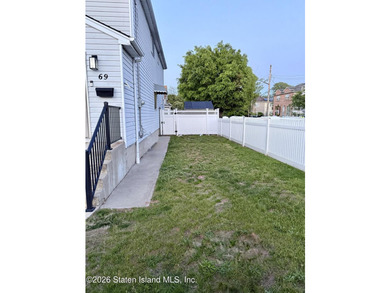 Beautifully fully renovated 3-bedroom, 2-bath home located in - photo 14
