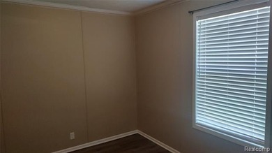 Beautiful 3 bedroom 2 full bath home with large master suite in - photo 5