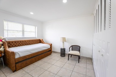Charming and move-in ready 2-bedroom, 2-bath villa located in - photo 17