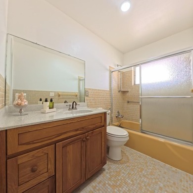 Charming and move-in ready 2-bedroom, 2-bath villa located in - photo 18