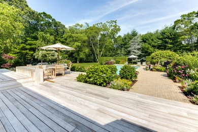 Located on a quiet cul-de-sac south of the highway in Wainscott - photo 26