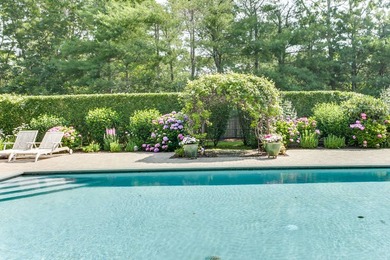 Located on a quiet cul-de-sac south of the highway in Wainscott - photo 28