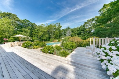 Located on a quiet cul-de-sac south of the highway in Wainscott - photo 30