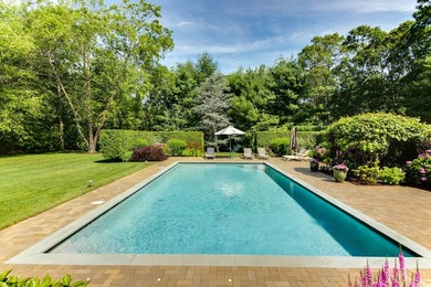 Located on a quiet cul-de-sac south of the highway in Wainscott - photo 31