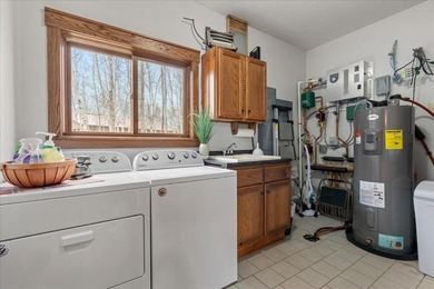Custom built south facing energy efficient, single level 1,836 - photo 32