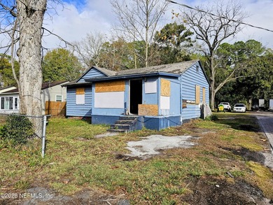 Investment opportunity! Sold AS-IS. Cash only. Seller will make - photo 2