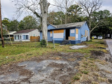 Investment opportunity! Sold AS-IS. Cash only. Seller will make - photo 3