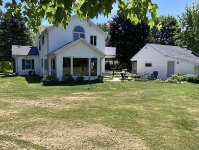 Spacious 4BR/3BA home in Quake Heights with 2,520 sq. ft. in - photo 5