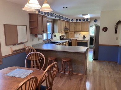 Spacious 4BR/3BA home in Quake Heights with 2,520 sq. ft. in - photo 10