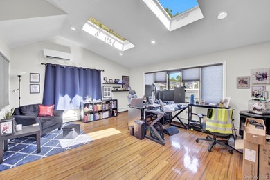 Welcome to this beautifully maintained home nestled in the heart - photo 3