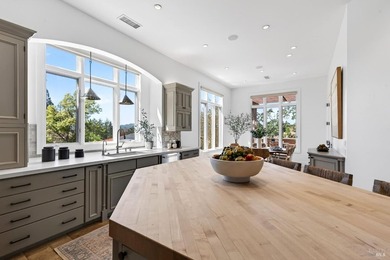 Welcome to an exceptional Napa Valley retreat, ideally situated - photo 6