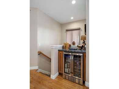 Highly sought-after end-unit in Emerald Pointe Villas with - photo 14