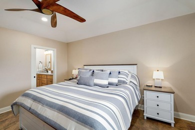 Highly sought-after end-unit in Emerald Pointe Villas with - photo 15