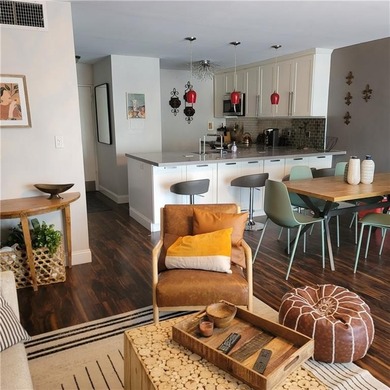 Nice condo priced to sell,below comps. Beautifully remodeled - photo 6