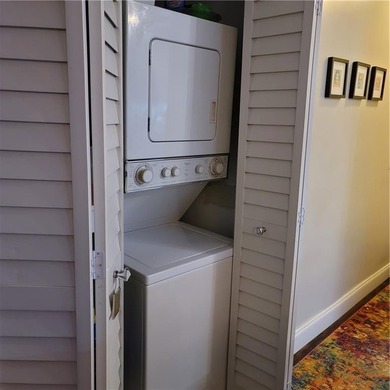 Nice condo priced to sell,below comps. Beautifully remodeled - photo 10