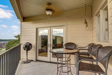 Highly sought-after end-unit in Emerald Pointe Villas with - photo 23
