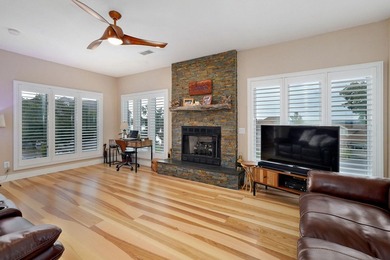 Highly sought-after end-unit in Emerald Pointe Villas with - photo 28