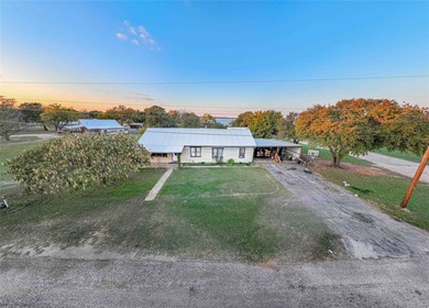 Waterfront Lake Home Move-In Ready! Enjoy the rare opportunity - photo 10