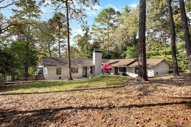 Welcome to a lake view haven where four bedrooms, three baths - photo 31