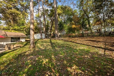 Welcome to a lake view haven where four bedrooms, three baths - photo 32