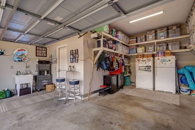 Highly sought-after end-unit in Emerald Pointe Villas with - photo 33