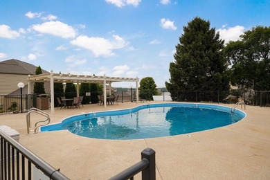 Highly sought-after end-unit in Emerald Pointe Villas with - photo 36