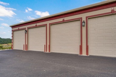 Highly sought-after end-unit in Emerald Pointe Villas with - photo 41