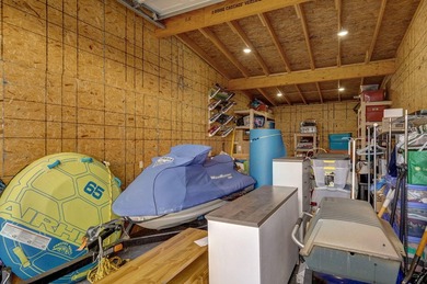 Highly sought-after end-unit in Emerald Pointe Villas with - photo 42
