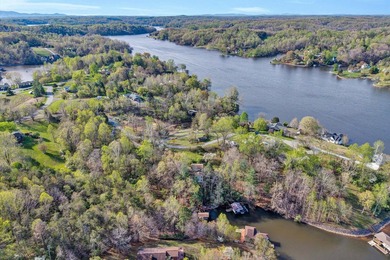 Welcome to your Smith Mountain Lake retreat! Tucked away in a - photo 6