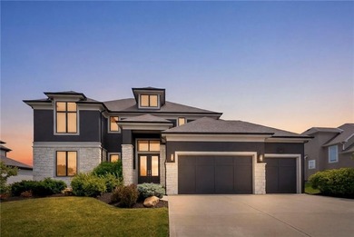 This beautiful Don Julian-built home offers an open - photo 1