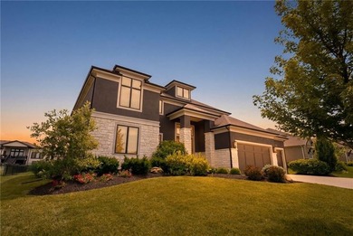 This beautiful Don Julian-built home offers an open - photo 2