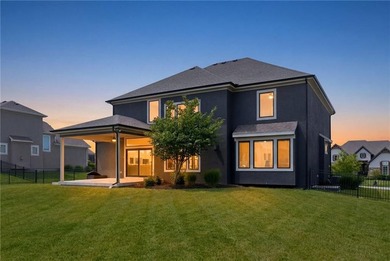 This beautiful Don Julian-built home offers an open - photo 4