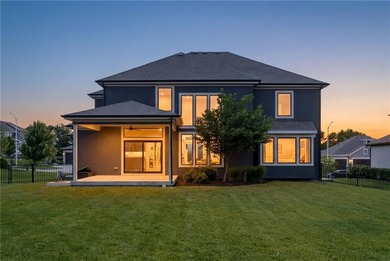 This beautiful Don Julian-built home offers an open - photo 5