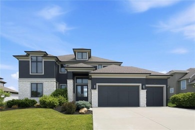 This beautiful Don Julian-built home offers an open - photo 7