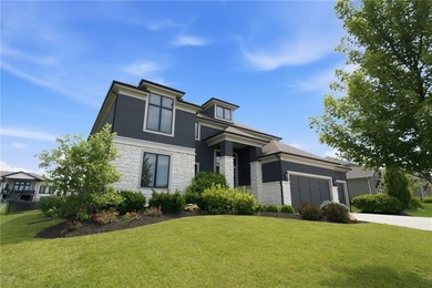 This beautiful Don Julian-built home offers an open - photo 9