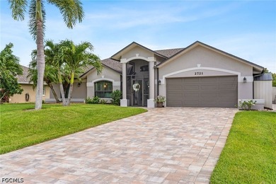 Welcome to this beautifully maintained turnkey home just off - photo 1