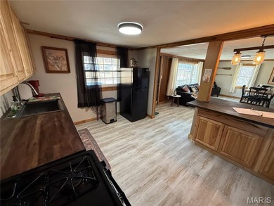 Welcome to The River House! This charming, fully refreshed - photo 11