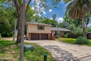 Tucked away on a quiet cul-de-sac in the desirable Tomoka Oaks - photo 2