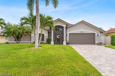 Welcome to this beautifully maintained turnkey home just off - photo 2