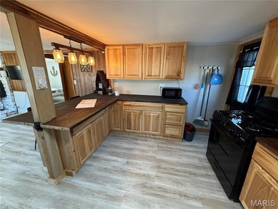Welcome to The River House! This charming, fully refreshed - photo 12