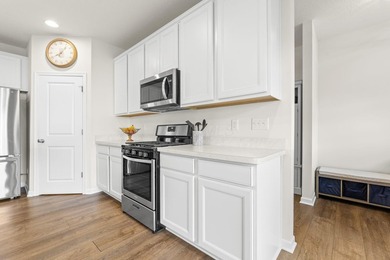 Welcome to this beautifully maintained, move-in-ready home that - photo 4