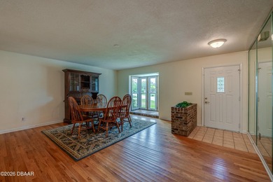 Tucked away on a quiet cul-de-sac in the desirable Tomoka Oaks - photo 4