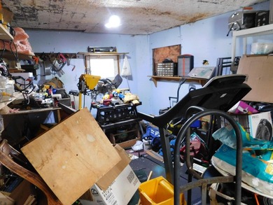 Investors take notice! This 3 bedroom 2 bathroom home nestled in - photo 14
