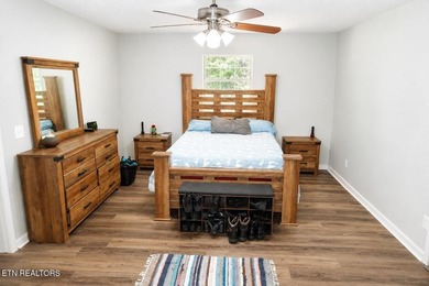 Price Reduction on this Cozy home Near the Lake WITH large - photo 18