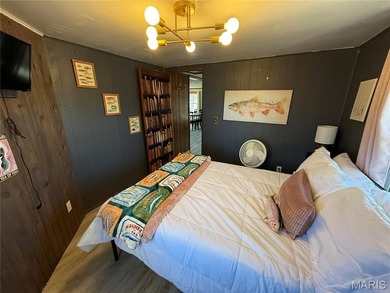 Welcome to The River House! This charming, fully refreshed - photo 18
