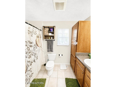 Price Reduction on this Cozy home Near the Lake WITH large - photo 19